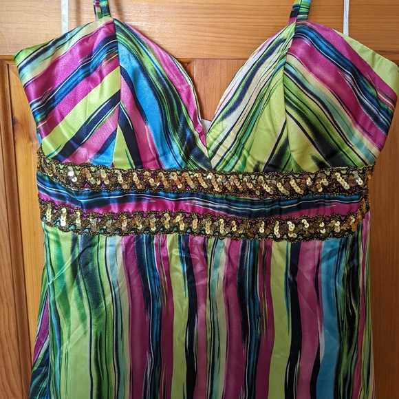 Brand New maxi dress, size 3XL, fits like a size 16-18. - Picture 2 of 6